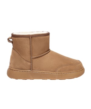 Of je nu boodschappen doet, een winterwandeling maakt of buiten geniet van een sneeuwdag, deze Rosella Outdoor Boots zijn de perfecte metgezel. Laat het winterweer je er niet van weerhouden om ten volle van het leven te genieten! Beschrijving: Bovenwerk van koeiensuède Warme voering van schapenvacht Zachte binnenzool van schapenvachtwol TPR-zool Technologieën: Water & Vlekbestendig bovenwerk Slipvaste buitenzool