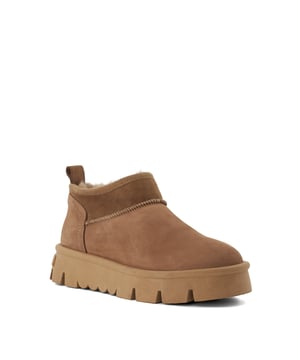 Designed with comfort in mind, invest in our Pod ankle boots during the colder months. Starting life in Europe, this pull-on style features pipe trims, and a back-pull-on tab for added convenience. Finished with warm, cushiony interior lining, and set on a trend-led cleated sole, Pod will lend a contemporary touch to your casual ensembles.