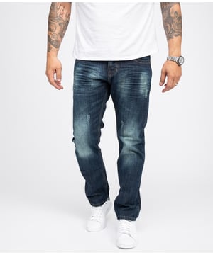 Ein Klassiker für Arbeitsalltag, Freizeit und Urlaub ist die Blue Jeans im Regular Fit! Viele unserer hell- bis dunkelblaue Herren Jeans gefallen mit coolen Waschungen im Used-Look. Die lässig sitzenden Hosen verfügen über gerade geschnittene Beine, das