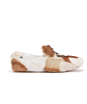 Herren-Slipper im Mokassin-Stil mit superweichem Ziegenfell außen und kuscheligem Futter aus reinem Schaffell. Heritage-Logodetail.