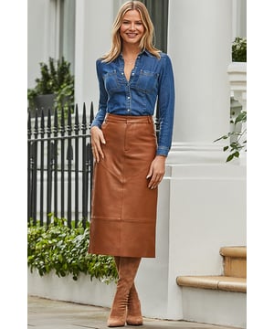 Show us a chicer skirt... we'll wait Crafted from our signature butter-soft leather Sitting high on the waist for a flattering fit Cut to an elegant column midi silhouette Back split allows for easy movement So luxe with a cosy knit and knee-high boots