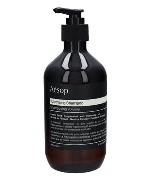 El champú voluminizador es una fórmula energizante creada especialmente para quienes desean potenciar el cuerpo y volumen de su cabello. Contiene policuaternio 67, que ayuda a prevenir que el cabello se aplaste, logrando una textura ligera y con movimiento. Los aceites vegetales incorporados aportan hidratación y un brillo natural, dejando el cabello con un aspecto saludable, lleno de vida y volumen.Vive una experiencia sensorial incomparable, gracias a su aroma exclusivo:Frescor Mentolado: La esencia refrescante de la menta proporciona una fragancia estimulante que activa los sentidos y deja una sensación revitalizante. Notas Herbáceas: Los matices de romero y hinojo aportan una fragancia armoniosa y natural que relaja y revitaliza el espíritu.