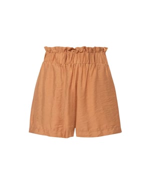 Diese bequeme Shorts mit elastischem Bund ist ein Muss für die Sommermonate und bietet sowohl Komfort als auch Stil. Dank ihres leichten und atmungsaktiven Stoffes sorgt sie an heißen Tagen für ein erfrischendes Gefühl. Das elastische Taillendetail verbessert Ihre Bewegungsfreiheit und bietet eine perfekte Passform.Dieses Kleidungsstück lässt sich problemlos mit verschiedenen Oberteilen kombinieren und bietet vielseitige Einsatzmöglichkeiten, von einem lässigen Look mit einem sportlichen T-Shirt bis hin zu eleganten Abendveranstaltungen mit einer stil