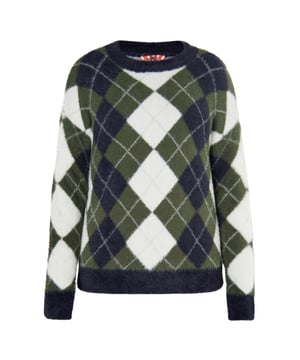Rückkehr der Raute! Das schottische Argyle-Muster ist ein echter Klassiker, gern gesehen beim Golfsport, bei Schuluniformen oder Socken. Bei myMo ROCKS steht der Muster-Evergreen ebenfalls hoch im Kurs. Im kontrastierenden Farbmix ist der weiche Pullover aus einem weichen Garn gefertigt, klassisch geschnitten und mit unifarbenen Rippstrickbündchen abgeschlossen. Mit derben Biker-Boots kreierst Du einen lässigen Stilbruch.  Strickpullover