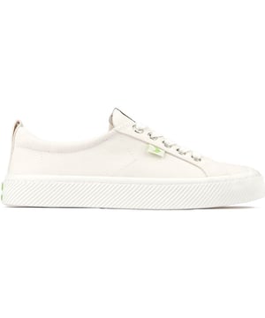 Jump Into These Cariuma Oca Low Trainers For Eco-friendly Style And Comfort. These Lace-up Plimsolls Feature A Soft, Organic Cotton Canvas, A Cushioned Cork Plus Bio-based Foam Insole For Casual Comfort, And A Sturdy Rubber Sole For Traction. Embrace Fashion-forward, Laid-back Designs With A Good Conscience And Enhance Your Wardrobe With These Branded Skater Kicks.