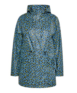 Ga de frisse lucht in met dit stijlvolle regenjack met een opvallende cheetah-print. Ontworpen met een lange, losse pasvorm en een verstelbare taille voor comfort, perfect voor mensen met een grotere maat. Waterdicht materiaal (3000 mm) houdt je droog, terwijl drukknopen en een ritssluiting de functionaliteit vergroten. Jas met verstelbare capuchon, opstaande kraag en praktische zakken met drukknopen, gelaste naden zorgen voor gebruiksgemak, zelfs tijdens de zwaarste regen. Dit product maakt deel uit van de Plus Size-collectie.  Regenjas
