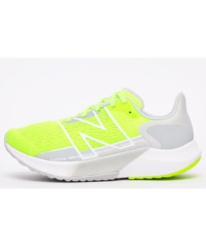 La zapatilla de running New Balance Propel Fuel Cell para mujer está mejorada con tecnología de rendimiento impulsada por nitrógeno, diseñada para optimizar la velocidad. La parte superior dinámica de Trace Fiber ofrece soporte funcional zonal sin costuras o capas excesivas que abrazan el pie, ayudando a minimizar la resistencia y permitiendo un ajuste aerodinámico. <p class='MsoNormal' style='margin-bottom:0cm;line-height:normal'>Ya sea que estés aumentando el ritmo en el día de entrenamiento o acumulando kilómetros en la carretera, la New Balance Propel Fuelcell está lista para ofrecer una experiencia de carrera altamente receptiva a cualquier distancia y en cualquier momento.</p> <p class='MsoNormal' style='mso-margin-top-alt:auto;mso-margin-bottom-alt:auto; line-height:normal'> - Tecnología de parte superior de fibra Trace para un ajuste innovador,</p> <p class='MsoNormal' style='mso-margin-top-alt:auto;mso-margin-bottom-alt:auto; line-height:normal'> - El collarín acolchado para el tobillo y el talón proporciona un ajuste superior</p> <p class='MsoNormal' style='mso-margin-top-alt:auto;mso-margin-bottom-alt:auto; line-height:normal'> - La suela exterior de goma NDurance ofrece una durabilidad excepcional</p> <p class='MsoNormal' style='mso-margin-top-alt:auto;mso-margin-bottom-alt:auto; line-height:normal'> - Cierre de cordones para un ajuste seguro</p> <p class='MsoNormal' style='mso-margin-top-alt:auto;mso-margin-bottom-alt:auto; line-height:normal'> - Tecnología FuelCell</p> <p class='MsoNormal' style='mso-margin-top-alt:auto;mso-margin-bottom-alt:auto; line-height:normal'> - Marca New Balance en toda la zapatilla</p>