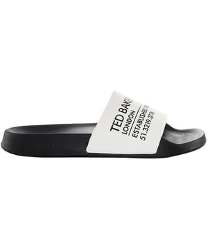 Chanclas negras Ted Baker Aziell para hombre: una opción elegante y con estilo para un confort relajado en los días de clima cálido. Ted Baker combina el diseño contemporáneo con la comodidad en estos sliders negros, creando una opción versátil para varias ocasiones informales.

Características principales:

 Diseño moderno:  Los sliders Aziell presentan un moderno diseño de deslizamiento, que permite calzarlos y descalzarlos fácilmente. El diseño de Ted Baker garantiza un estilo moderno y sencillo para tus salidas informales.

 Materiales de primera calidad:   Fabricados con materiales de alta calidad, estos deslizadores ofrecen un uso cómodo y duradero. El compromiso de Ted Baker con el uso de materiales de primera calidad garantiza un aspecto elegante y un producto duradero.

 Detalles de marca distintivos:   Busca los detalles de marca distintivos de Ted Baker, como los adornos del logotipo o los herrajes de la firma. Estos toques sutiles añaden un toque de autenticidad y sofisticación a los sliders.

 Plantilla acolchada:   Los deslizadores priorizan la comodidad con una plantilla acolchada, que proporciona apoyo a tus pies mientras te mueves. Ya sea paseando por la arena o descansando junto a la piscina, la plantilla garantiza una experiencia cómoda y relajada.

 Estilo desenfadado:   El estilo slip-on y el diseño minimalista hacen que los deslizadores Aziell sean perfectos para un estilo relajado y fácil de llevar. Ya sea con pantalones cortos, bañadores o atuendos veraniegos informales, complementan sin esfuerzo tu look relajado.

Entra en la elegancia casual y la comodidad con los deslizadores negros Ted Baker Aziell para hombre, donde el diseño contemporáneo se une a la facilidad para tus escapadas de verano.