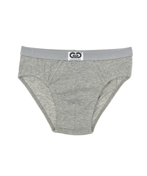Set-6 slips.
 Elastische rubberen tailleband met geborduurd logo op het label.
 Ademende stof.
 Anatomische voorkant met de mogelijkheid om vast te houden zonder te knellen.
 Naden in toon zichtbaar.
 Samenstelling: 95% Katoen, 5% Elastaan
 Onderhoud:
Wassen op max. temperatuur 30º.
 - Geen bleekmiddel gebruiken.
 - Niet in de droger.
 - Niet strijken.
 - Niet chemisch reinigen.