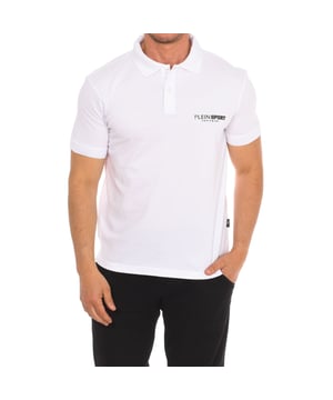 Kurzarm-Polo von Plein Sport.
 Reverskragen
 Halbhoher Knopfverschluss.
 Kurze Ärmel mit geripptem Abschluss.
 Markenprint auf der Vorderseite.
 Markenabzeichen auf der Rückseite.
 Nähte in Ton gehalten.
 Zusammensetzung: 95% Baumwolle, 5% Elastan
 Pflege:
Bei maximaler Temperatur von 30º waschen.
 Bei niedriger Temperatur bügeln.
 Keinen Trockner verwenden.
 Kein Bleichmittel verwenden.
 Nicht chemisch reinigen.