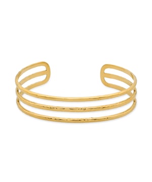Pulsera Waeu acabada en oro amarillo de 18K. África se convierte en la línea perfecta para mujeres de personalidad, que no temen arriesgar lucir piezas de carácter propio.