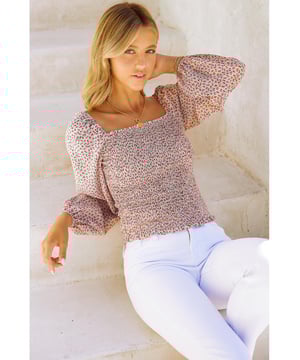 Square neck puff sleeve floral smocked top
  Feminine and stylish choice for women
  Modern square neckline
  Romantic and playful puff sleeves
  Smocked detailing for texture and a flattering fit
  Made from Quality materials
  Comfortable and luxurious
  Versatile addition to any wardrobe