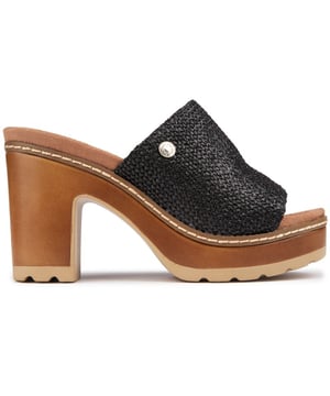 Abraza las vibras veraniegas con las sandalias de plataforma con tacón Refresh, elaboradas con materiales veganos para elevar tu estilo con conciencia y actitud. Estas sandalias de plataforma cuentan con un bonito empeine que se ajusta a tu pie, suela de goma y una plantilla de espuma viscoelástica para un confort supremo. El tacón y la plataforma de 8 cm añaden altura, mientras que la marca Refresh aporta un toque de elegancia. Éticas y elegantes, son una declaración de moda.