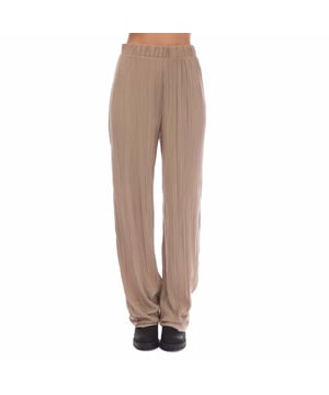 Dames Vero Moda Cira Plisse Broek in nerts.- Elastische tailleband.- Normale stijging.- Wijde pijp.- 65% Polyester 35% Viscose.- Ref: 10293880A
