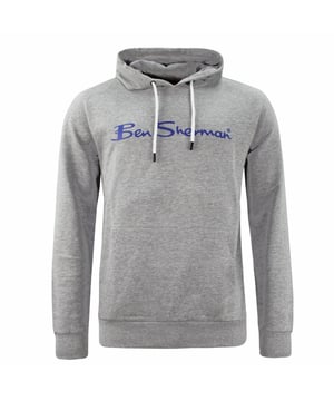 Ein stilvoller, gemütlicher Hoodie für Männer.

Mit einer großen Kängurutasche vorne, geripptem Saum und Bündchen sowie unserem ikonischen Retro-Sherman-Schriftzug-Logo, das über die Vorderseite prangt - komplett mit Kordelzügen.

Merkmale:
Sweatshirts
Fleece-Rückseite
Klassische Passform
Langarm
Brustdruck
Maschinenwaschbar
98% Baumwolle 2% Viskose