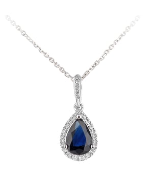 9K (375) witgoud: 1,01 gram; # Diamant: 0,08 ct; # Saffier: 0,92 ct