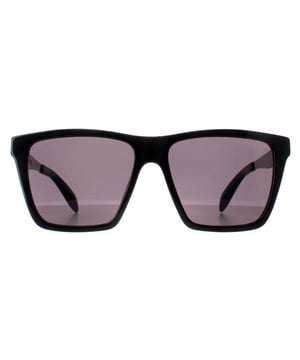 Las gafas de sol Alexander McQueen AM0352S 001 en negro brillante y gris cromado oscuro redefinen las gafas contemporÃ¡neas con su diseÃ±o atrevido y su impecable elaboraciÃ³n. Estas gafas de sol cuentan con una silueta cuadrada distintiva que llama la atenciÃ³n, encapsulando perfectamente la estÃ©tica vanguardista de la marca. La elegante montura estÃ¡ adornada con el logotipo de McQueen en las patillas, aÃ±adiendo un toque de encanto rebelde a cualquier look. Las gafas de sol AM0352S combinan a la perfecciÃ³n moda y funcionalidad gracias a sus lentes de gran tamaÃ±o que aportan estilo y protecciÃ³n UV superior. Marca tendencia y transmite confianza a cada paso con estas icÃ³nicas gafas de sol Alexander McQueen, el accesorio definitivo para quienes se atreven a superar los lÃ­mites del estilo.