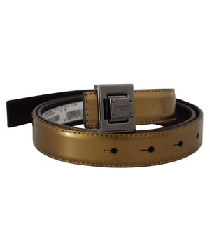 Brandneuer Dolce & Gabbana Ledergurtel mit quadratischem Metallschnallenverschluss.
  Hergestellt aus hochwertigem Leder.
  Auffalliges und einzigartiges Design.
  Farbe: gold.
  Breite: 25 cm.
  Hergestellt in Italien.
  Fur Manner geeignet.
  Tag-Grosse: 90.