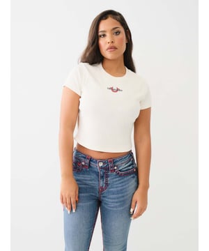 The Horseshoe Logo Baby Tee is the ultimate everyday tee. Crafted from ribbed knit, this crop top features a crew neck and short sleeves. Finished with a front horseshoe logo with True Religion text