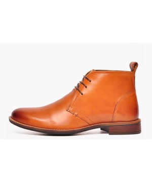 The Farleton leather chukka boot from Catesby England features an extremely cushioned inner sole and are crafted from a high-quality leather upper, effortlessly taking you from day to night with an all-round design that is perfect for formal or casual wear. Featuring a smooth finish, accompanied by a slim durable outsole, making these vintage chukka boots a perfect addition to any footwear collection. 
 - Premium leather upper 
 - Lace up fastening 
 - Comfort insole 
 - Soft leather / textile inner 
 - Durable rubber outsole 
 - Catesby England branding throughout