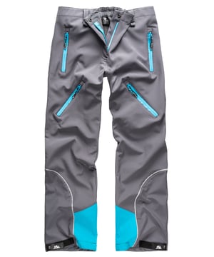 Sie sind gern in der freien Natur und gehen hier Ihren Freizeitaktivitäten nach? Dann muss auch Ihre Outdoorhose einiges mitmachen können, so wie die Softshellhose von Rock Creek. Die Damen Hosen überzeugen durch Top-Qualität und eine hochwertige Verarbeitung. Sie sind wasserabweisend, winddicht, wärmeisolierend und zugleich atmungsaktiv. Verschiedene gut durchdachte Details wie etwa die Reißverschlüsse aus wasserabweisendem Material machen sie zum idealen Begleiter auch bei widrigen Witterungsverhältnissen.