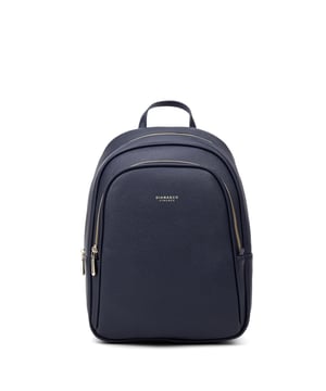 Damenrucksack mit Reißverschluss. eine Innentasche mit Reißverschluss und zwei offene Innentaschen. Eine Vorderseite mit Reißverschluss und eine Rückseite mit Reißverschluss-Außentaschen. fehlender Schultergurt. Im PU-Griff. ein Innenfach.  Außenmaterial. Innen ungefüttert. Maße: 23x34,5x11 cm. Modeprodukt