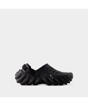 Kleuren: Zwart. Hoofdmateriaal: crosliet. Zool materiaal: croslite. Voering: synthetisch. Sluiting: eenvoudig aan te trekken. Tipvorm: rond.