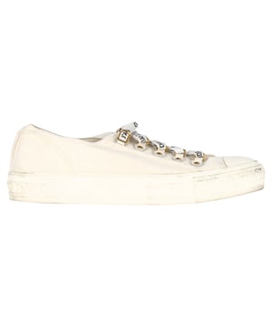 VINTAGE, RRP AS NEW
Versatile Statement: The Christian Dior Walk’N’Dior Sneakers in White Cotton Canvas make a stylish and versatile statement piece. These sneakers amplify any outfit's style with their white cotton canvas, clean lines, and bold Dior branding. They’re perfect for adding a trendy and stylish element to everyday ensembles while also being effortlessly versatile enough to pair with both casual and dressed-up looks. They are the ideal choice for fashionistas who love to stay on-trend.

Christian Dior Walk’N’Dior Sneakers in White Cotton Canvas 
Condition: Good
Signs of wear: Moderate signs of wear or markings, moderate scuffing insoles., Used but well maintained. Moderate creasing and marks at surface, wear at soles.
Packaging: None
Color: White | white
Material: Cotton Canvas 
Size: EU39
Measurements: Heel height: 30; Insole length: 300
SKU: NAPPUGBSH370420W