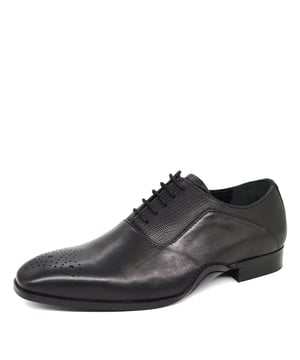 Meet Hillingdon, a traditional Oxford shoe with a twist, featuring a simple leather lace up design complete with an on-trend textured leather finish and brogue detailing on the toe.