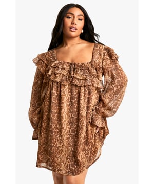 boohoo PlusYou&rsquo;ll find full on fashion for the fuller figure with the boohoo Plus range. Delivering directional designs for UK sizes 16 to 24, this ultra-flattering collection combines perfectly proportioned fits with statement styles so that you can stay on top of this season&rsquo;s trends.