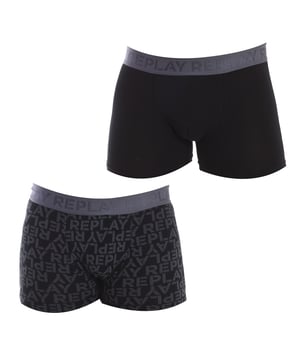 Stretchkatoenen boxer.
 Elastische rubberen tailleband, met de merknaam herhaaldelijk geborduurd.
 Comfortabele en ademende stof.
 Anatomische voorkant, met de mogelijkheid om vast te houden zonder te knellen.
 Naden in toon zichtbaar.
 Samenstelling: 95% Katoen, 5% Elastaan
 Onderhoud:
Wassen op maximaal 40º.
 Strijken op lage temperatuur.
 Geen bleekmiddel gebruiken.
 Geen droger gebruiken.
 Niet chemisch reinigen.