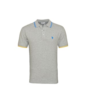 Wunderschöne Poloshirts der Marke USPA. Farblich abgesetzte Bündchen an den Ärmeln und am Kragen. Hochwertige Baumwollmischungen und Verarbeitung, ideal für Sport und Freizeit.