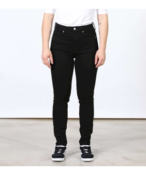 Specificaties: High-waisted stretchjeans met 5-pocket-stijl gulp met rits en ton sur ton stiksels aan de zijkant Pasvorm: High-waisted en smalle pijpen Model draagt maat: 28 Lengte model: 170 cm