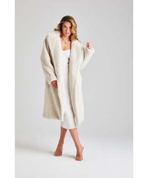 We have brought our classic teddy borg back for another season! Our Teddy Long line coat will make sure that you never have to compromise style this winter. Featuring square pockets. Available in Black, Stone, Brown and Blue.