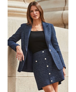 It's a beauty
Spun from the chicest metallic boucle fabric
Flattering single-breasted fit
You'll wear it for work and play
Create an on-trend suit with the matching skirt
Elevate jeans and a nice top