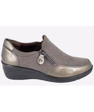 Introducing the Jamila women's designer shoes from Boulevard, where elegance meets functionality. Crafted with a luxurious PU leather upper, these shoes exude sophistication while ensuring a comfortable fit. The stylish zip-up design adds a modern twist, making them easy to slip on and off, perfect for the fashion-forward woman on the go. Built with a durable outsole, the Jamila shoes provide exceptional traction and longevity, making them an ideal choice for any occasion, from casual outings to more formal events. Step into luxury and style with the Jamila collection.
- PU Leather upper
- Zip-up design
- Durable outsole