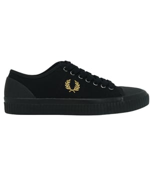 Fred Perry B4365 157 Hughes Low Canvas Zapatillas de deporte negras. Schwarze Turnschuhe de Fred Perry. Estilo: B4365 157. Markenlogo auf der Zunge. Turnschuhe mit Schnurverschluss. Markenabzeichen an der Seite des Schuhs