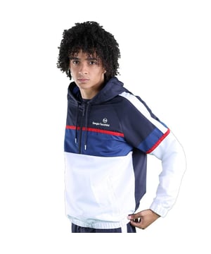 Sergio Tacchini Niels Herrenjacke Blau Synthetik. Authentisches Stadtbekleidungsstück der Marke Sergio Tacchini - Streetwear/Sportswear Design von Sergio Tacchini - Sergio Tacchini für Herren, modisch, perfekt für den Alltag - Sergio Tacchini Jacke in Blau lässt sich hervorragend mit dem Rest Ihrer Garderobe kombinieren - bequemer Synthetikstoff - klassisch - Niels -