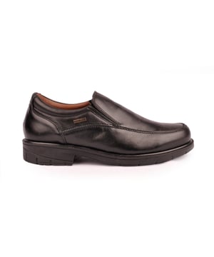 Zapatos de piel con elasticos en los laterales. suave piel de cordero.Piso de poliuretano, no se rompe, no resbala. costuras reforzadas. Horma comoda. Contrafuerte anterior y posterior. plantilla acolchada de piel.