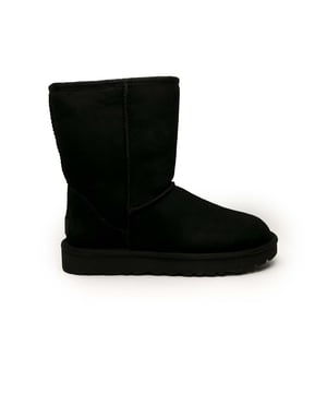 Specificaties: Tijdloze laars met vlek- en waterafstotend UGG-logo op de hiel Schacht: 20,32 cm Type buitenzool: Lichtgewicht voor meer grip