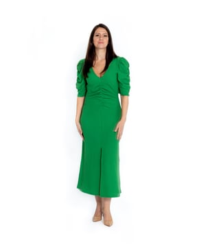 Diseñado en un tono verde vibrante y con tejido de efecto panal, este vestido se verá fabuloso en todos los tonos de piel y tiene un ligero fruncido en las mangas para un toque extra de interés. El tejido elástico y el fruncido en el frente realzan tu figura.

95% Poliéster, 5% Elastano