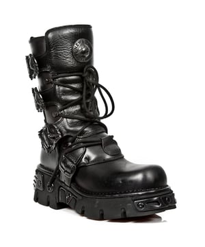 Estas botas de media pantorrilla están confeccionadas con piel de vacuno de primera calidad y tienen un acabado de calidad que refleja las décadas de experiencia en la elaboración de calzado de primera calidad que New Rock ha acumulado con orgullo. Estas botas, que forman parte de la icónica línea Reactor, presentan una variedad de detalles metálicos negros para darle a este look una apariencia gótica distintiva. Se introducen inserciones de metal negro resistente en la suela, así como hebillas de calaveras y logotipos de la marca New Rock en la parte superior, que se presentan en metal para darle a esta bota una apariencia elegante. Para agregar profundidad a la bota, el tacón y la suela de goma se elevan a alturas de 6 cm y 3 cm respectivamente, lo que le da una presencia audaz a este zapato que encarna lo que es la moda gótica. • Parte superior de cuero negro de primera calidad • Altura de la caña de 22 cm • Hebillas de metal de calavera negra • Tacón de goma de 6 cm y suela de 3 cm