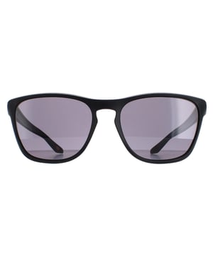 Oakley Manorburn OO9479-01 matzwarte prizm grijze zonnebril is een klassiek montuur met Oakley's betrouwbare ontwerpkenmerken voor optimaal comfort, de Three-Point pasvorm en het O Matter montuur. De Ace - technologie zorgt ervoor dat de slapen naar wens van de gebruiker kunnen worden aangepast, wat zorgt voor veelzijdigheid en een allround comfortabele pasvorm.