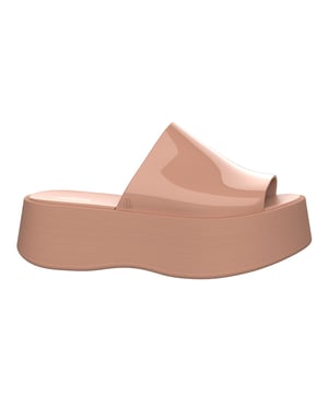 Get the 90s nostalgia fix in the iconic, best-selling Becky. With a touch of retro style and the EVA platform sole, you'll be walking tall and staying light on the feet. Dress this extra-comfy platform up or down. Becky doesn't take sides. Stay neutral or go bright. Becky shines no matter what.