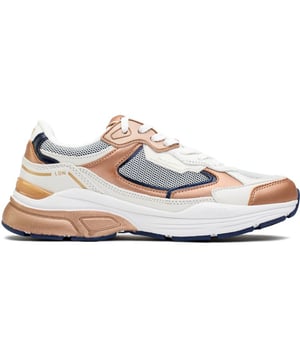 Fitness trifft auf urbane Mode-Vibes mit schimmerndem Akzent und sportlicher Innovation. Mit den Pepe Jeans London Dave Sportschuhen bringst du dein athletisches Outfit und lässige Garderobe auf den Punkt. Diese weißen Turnschuhe, mit goldenen Metallic-Details und Wildleder-Akzenten, haben ein Mesh-Gewebe für Atmungsaktivität und eine Gummisohle mit TPU-Stabilisator für Halt und Traktion. Abgerundet mit dem kultigen Pepe Jeans-Logo sind diese Sneaker der Inbegriff von schicker Sportlichkeit.