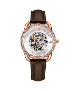 Damen-Automatikuhr mit roségoldenem Gehäuse, roségoldener, kristallbesetzter Lünette, silberfarbenem Zifferblatt, roségoldenen Zeigern und Markierungen, dunkelbraunem Echtlederarmband