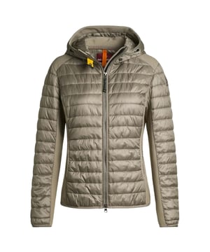 Blijf warm en stijlvol in de Parajumpers Brown Jacket. Deze luxueuze bruine damesjas is vervaardigd uit lichtgewicht, geïsoleerde stof die warmte vasthoudt en beschermt tegen de elementen. Compenseer stijl niet voor comfort - maak een statement! Parajumpers Kym Jacket, Twee Voorzakken met Verborgen Rits, PJS Patch Op de Linker Mouw, Centrale Rits Sluiting, Parajumper Bruine Jas, Voering: 100% Polyester, Vulling: 90% Eendendons, 10% Eendenveer, Elastaan manchetten, Bruine Jas.
