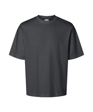 Erlebe lässigen Stil und unübertroffenen Komfort mit dem kurzärmligen T-Shirt von Selected Homme für Herren.  Dieses einfarbige T-Shirt besticht durch seinen klassischen Rundhalsausschnitt und bietet dank des Oversize Fits eine entspannte, modische Silhouette. Der gerade, bequeme Schnitt sorgt für Bewegungsfreiheit und lässt sich vielseitig kombinieren.  Gefertigt aus hochwertigen Materialien, garantiert dieses Shirt nicht nur hohen Tragekomfort, sondern auch Langlebigkeit. Die genähten Säume verleihen dem Design einen dezenten, aber raffinierten Abschluss, während das Label auf der Innenseite diskrete Markenqualität signalisiert.  Eine perfekte Kombination aus Komfort und Funktionalität - ideal für Männer, die Wert auf entspannten Stil und erstklassige Qualität legen.