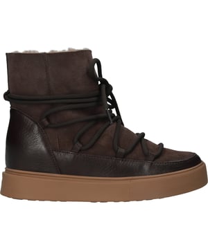 Boots van het merk Blackstone. In de kleur COFFEE. Gemaakt van Double Face Leather met een voering van Sheepskin. Deze schoen is gemaakt met een Cup zool.