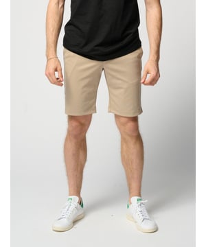 Performance Shorts von TeeShoppen
Dies sind ein Paar Shorts von TeeShoppen. Sind Sie auf der Suche nach einer modischen, aber bequemen Shorts für Ihre Sommergarderobe? Dann suchen Sie nicht weiter. Mit diesen schicken und bequemen Shorts von TeeShoppen werden Sie sich den ganzen Sommer über modern und stilvoll fühlen.

Welche Größe haben die Shorts?
Die Shorts sind in folgenden Größen erhältlich: S, M, L, XL, und 2XL. Die Größen sind für Männer zugeschnitten.

Über TeeShoppen
Bei TeeShoppen sind wir stolz darauf, unsere eigenen Produkte anzubieten. Unser Sortiment besteht aus verschiedenen coolen Basic-Artikeln, die in jeden Kleiderschrank passen. Aber auch wenn die Kleidungsstücke einfach sind, haben wir keine Kompromisse bei Qualität und Design gemacht. Die Kleidungsstücke sind aus luxuriösen Materialien gefertigt, die angenehm zu tragen sind und sich für jede Gelegenheit stylen lassen. Sie sind auf der Suche nach zeitloser Kleidung für Männer und Frauen? Dann sind Sie bei TeeShoppen an der richtigen Adresse. Wir haben uns auf den Verkauf von Basiskleidung spezialisiert. Sie zahlen nicht für teure Marken und Kosten, sondern nur für Qualität und Service. Und so wie die Modewelt sich ständig verändert, erweitern auch wir ständig unser Angebot.
